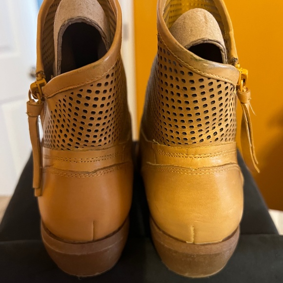 Ladies Boot - Picture 5 of 8